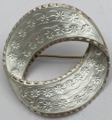 Brosje i 925 sølv med hvit emalje av Andresen & Scheinpflug. thumbnail