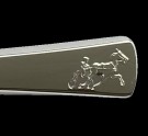 Salatgaffel 830 sølv med motiv av hest ,kusk og vogn . Th. Marthinsen. thumbnail
