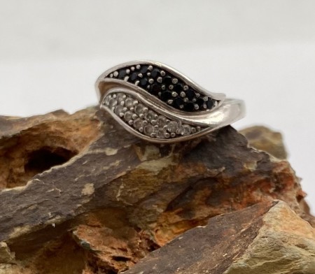 925 sølv ring med stener.(50)