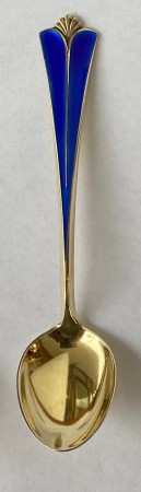 Rådhus vifte: Forgylt mokkaskje i sølv med blå emalje 10 cm.
