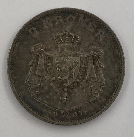 2 kr 1907 kv. 1+ med gråaktig patina. 