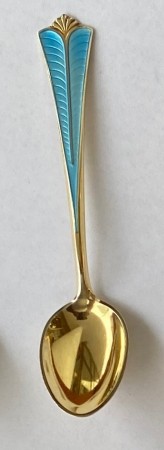 Rådhus vifte: Forgylt mokkaskje i sølv med lyse blå emalje 10 cm